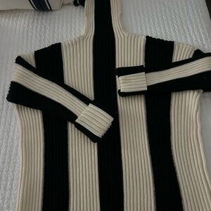 Commense Black and Cream Ribbed Turtleneck Sweater NWT